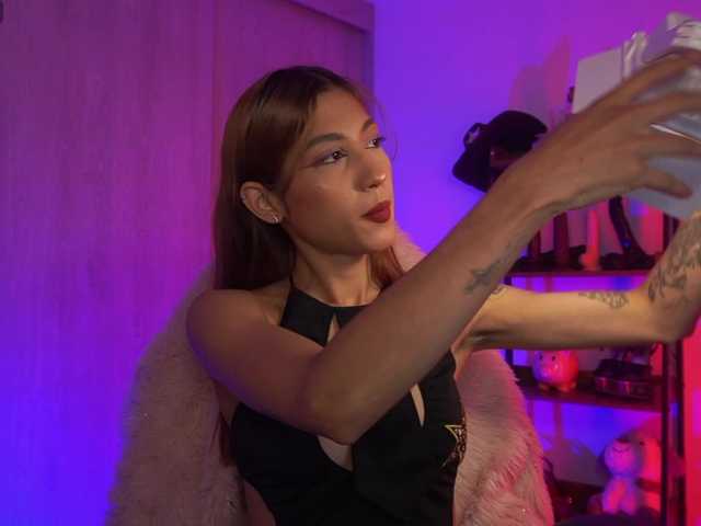MissKorrah live cam on BongaCams