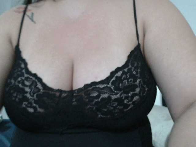 MiaSecret live webcam show