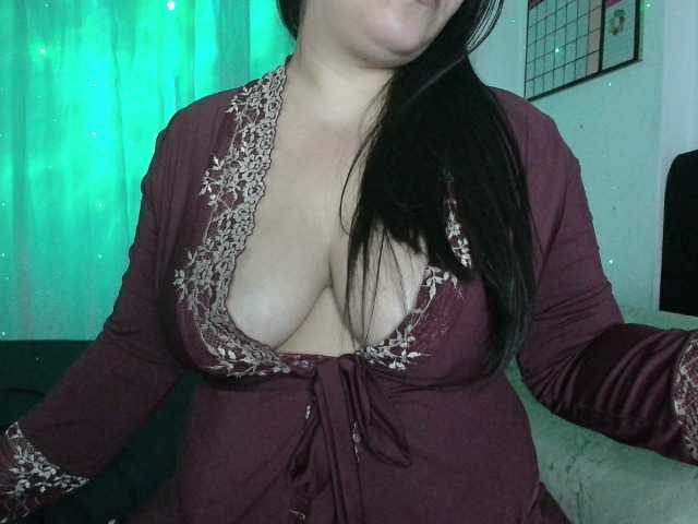 le modèle MiaSP est en webcam porno dans un show sur le site bongacams, il possède les tags suivants: Latino/Hispanic,Brunette,Shaved