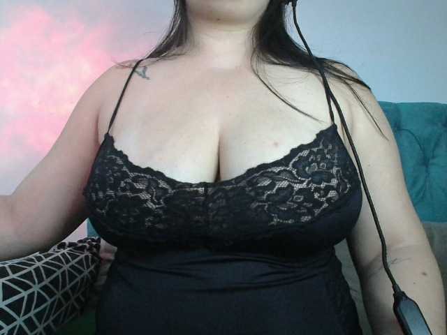 MiaSecret live cam on BongaCams