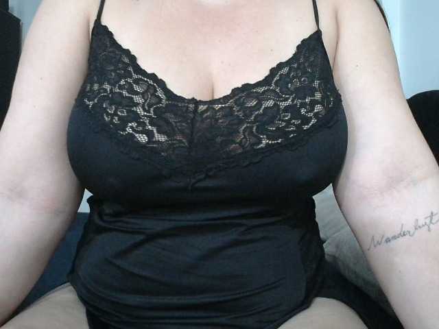 MiaSecret live webcam show