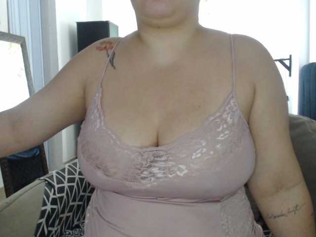MiaSecret live cam on BongaCams