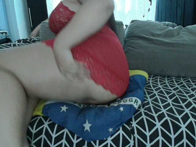 MiaSecret live cam on BongaCams