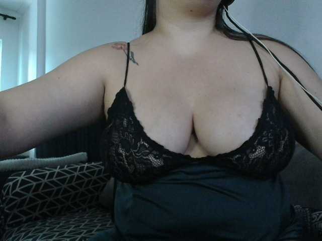 MiaSecret live cam on BongaCams