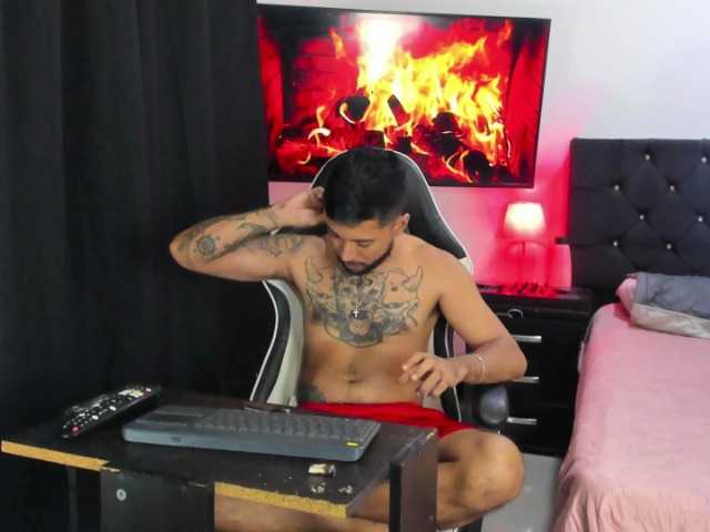 daventrevor — live male cam
