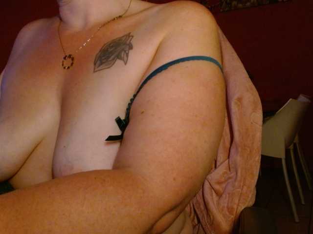 Petitoiseaucoquine live cam on BongaCams