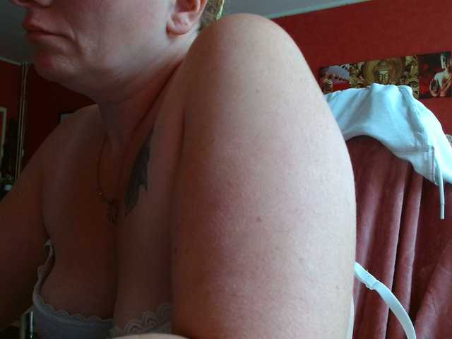 Petitoiseaucoquine live cam on BongaCams