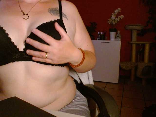 Petitoiseaucoquine live cam on BongaCams