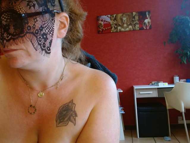 Petitoiseaucoquine live cam on BongaCams