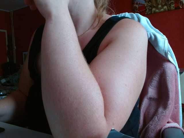 Petitoiseaucoquine live cam on BongaCams