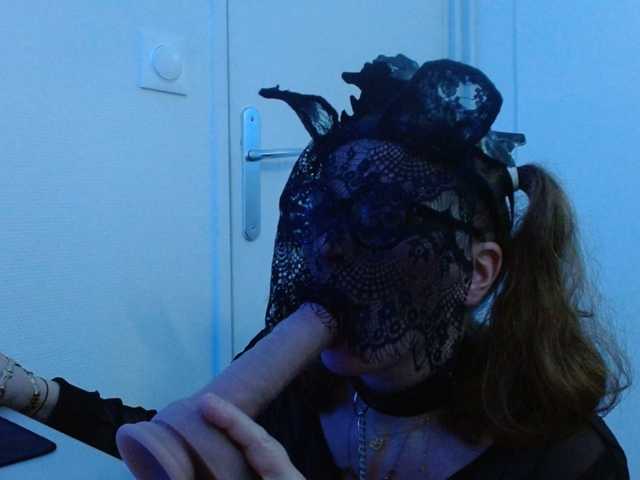 Petitoiseaucoquine live cam preview