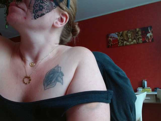 Petitoiseaucoquine live cam preview