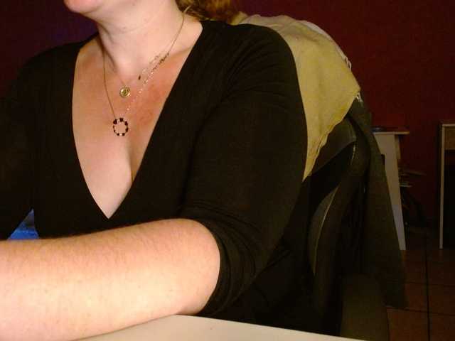 Petitoiseaucoquine — live female cam