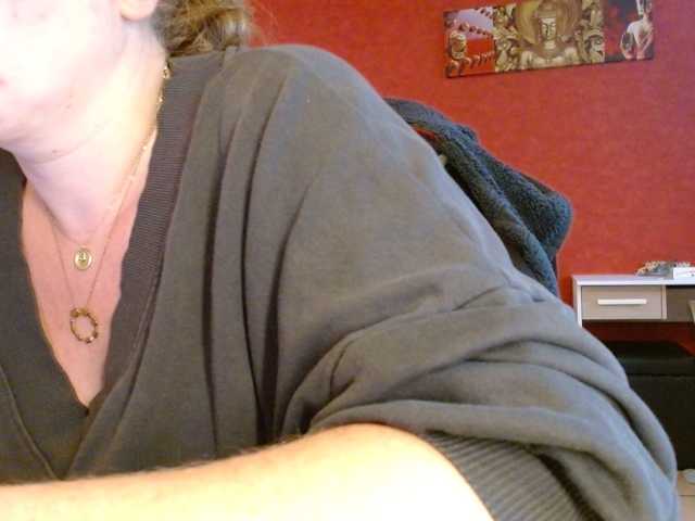 Petitoiseaucoquine live cam preview