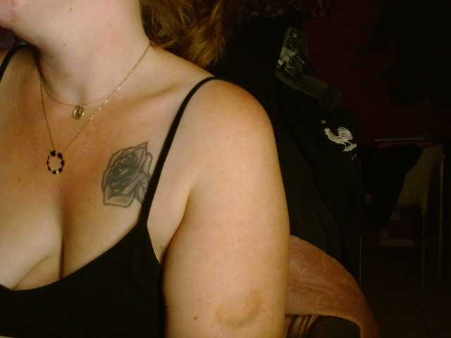 Petitoiseaucoquine live cam preview