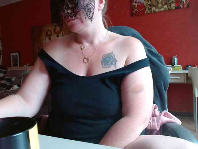 Petitoiseaucoquine webcam