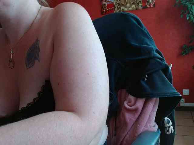 Petitoiseaucoquine webcam