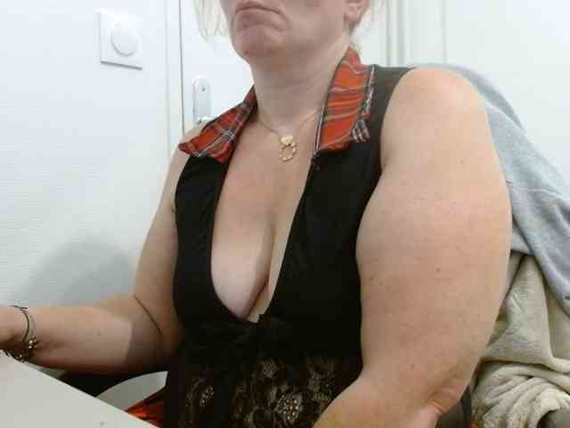 Petitoiseaucoquine webcam