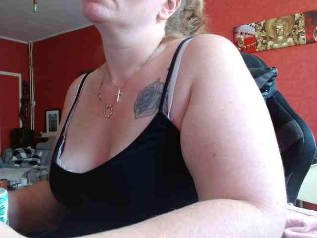 Petitoiseaucoquine webcam