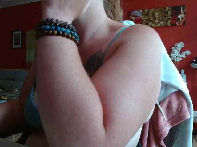 Petitoiseaucoquine webcam