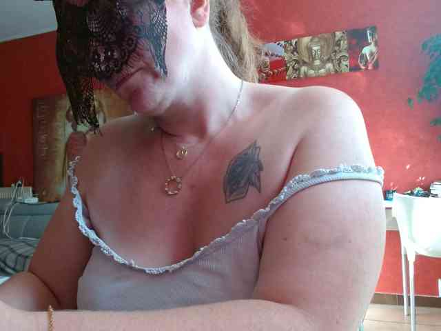 Petitoiseaucoquine webcam