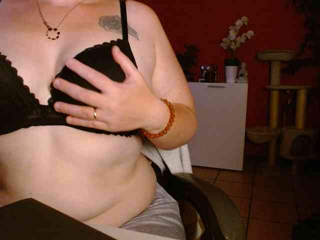 Petitoiseaucoquine webcam