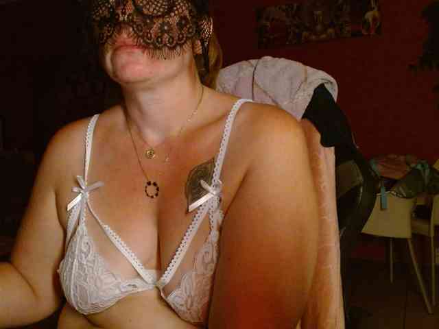 Petitoiseaucoquine webcam
