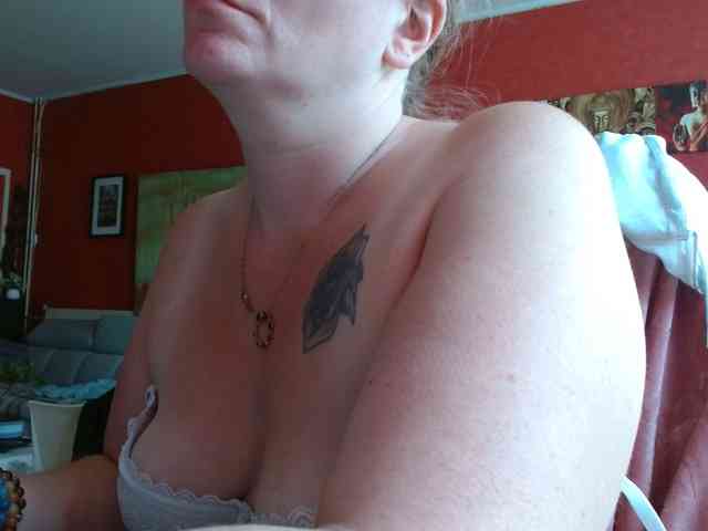 Petitoiseaucoquine webcam