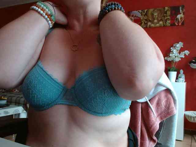 Petitoiseaucoquine webcam