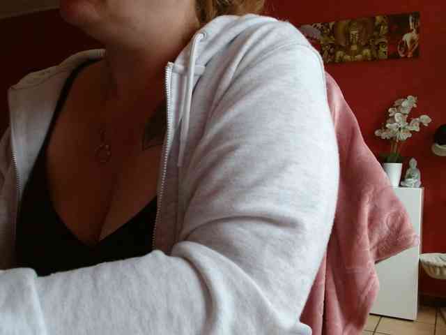 Petitoiseaucoquine webcam
