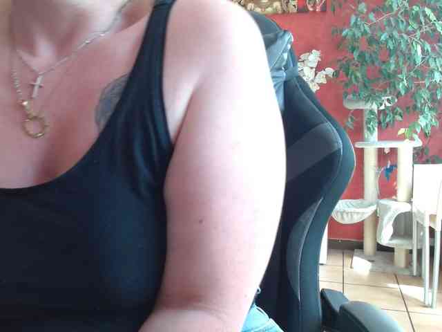 Petitoiseaucoquine webcam