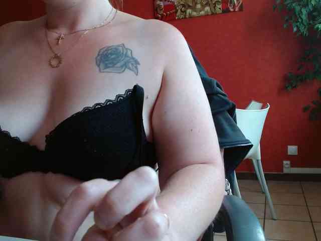 Petitoiseaucoquine webcam
