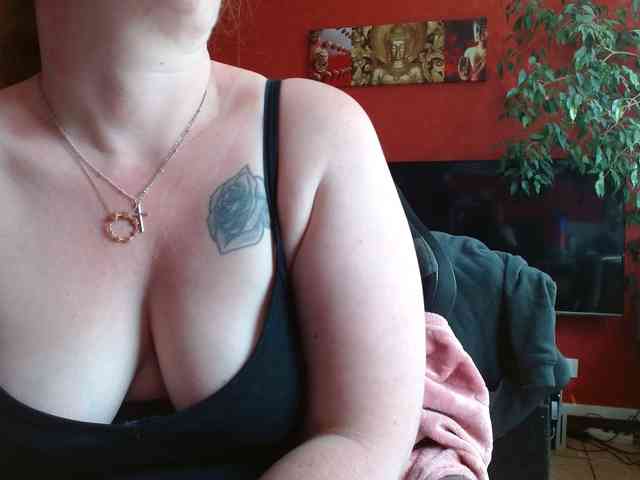 Petitoiseaucoquine webcam