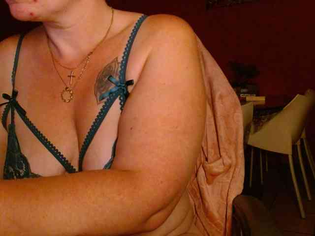 Petitoiseaucoquine webcam