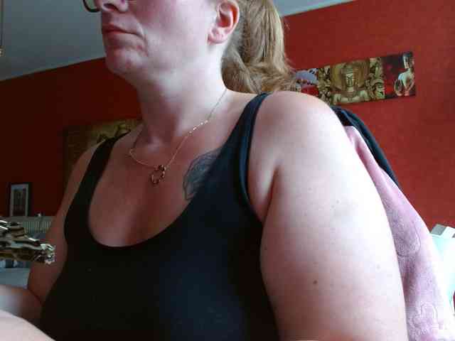 Petitoiseaucoquine webcam
