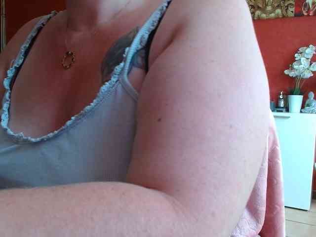Petitoiseaucoquine webcam