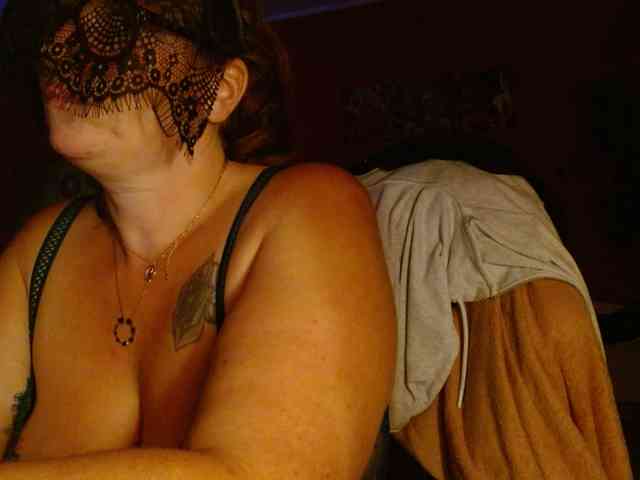Petitoiseaucoquine webcam