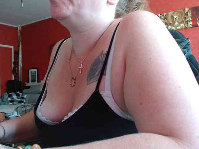 Petitoiseaucoquine webcam