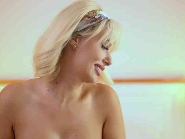 Modelo: AdelineKing