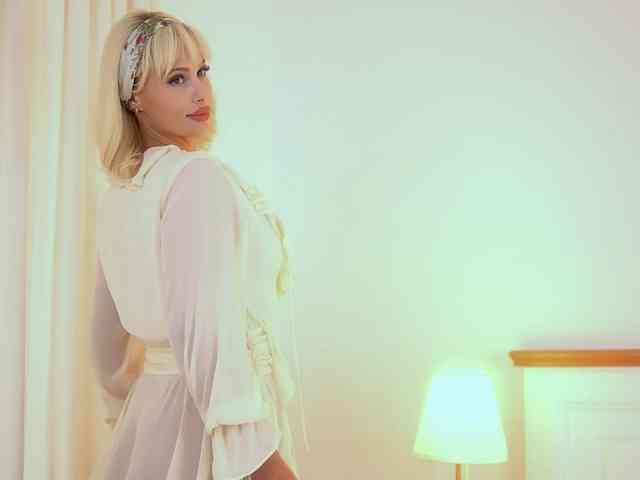 Modelo: AdelineKing