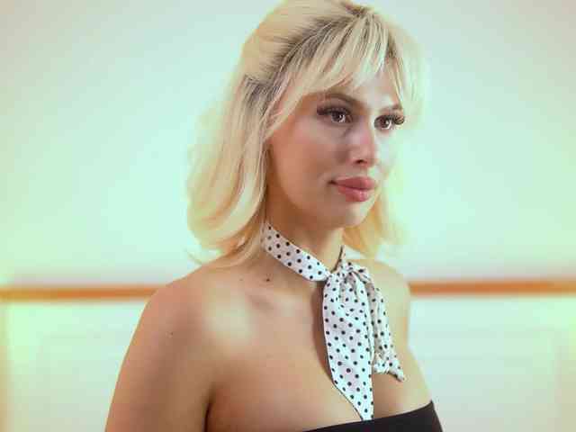 AdelineKing webcam