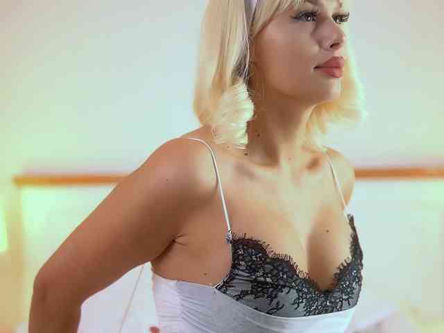 Modelo: AdelineKing