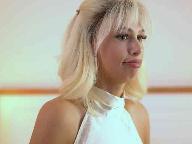 AdelineKing webcam