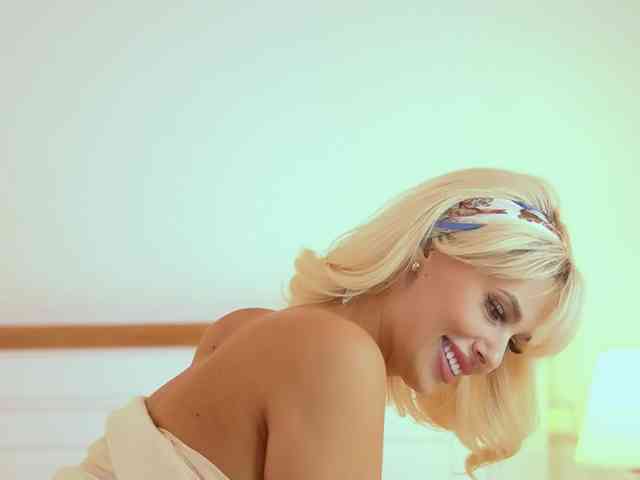 AdelineKing webcam