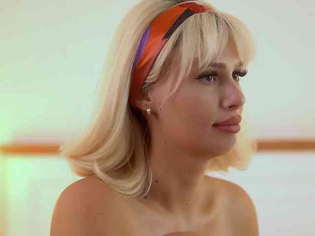 Modelo: AdelineKing