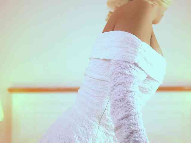 Modelo: AdelineKing