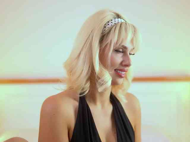Modelo: AdelineKing