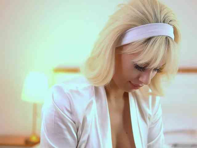 Modelo: AdelineKing