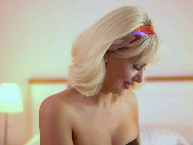 AdelineKing webcam