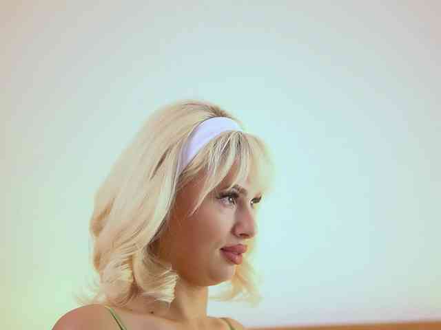 Modelo: AdelineKing